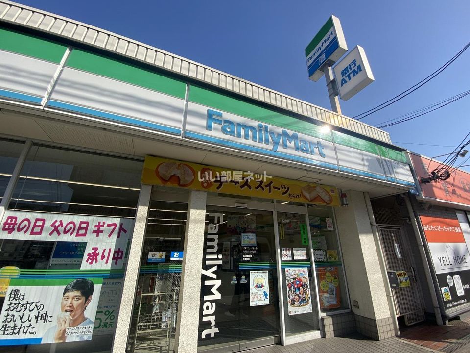 近くのコンビニまで886m（徒歩12分）