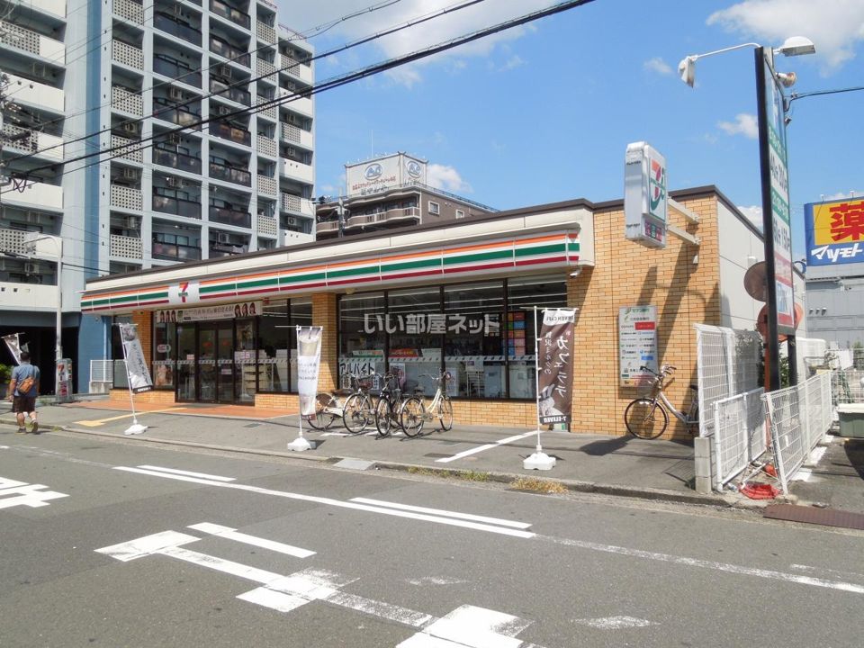 近くのコンビニまで202m（徒歩3分）