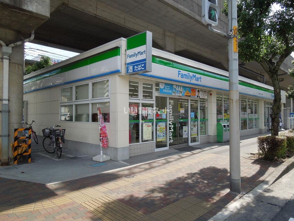 近くのファミリーマート 八尾桜ヶ丘一丁目店まで1,088m（徒歩14分）