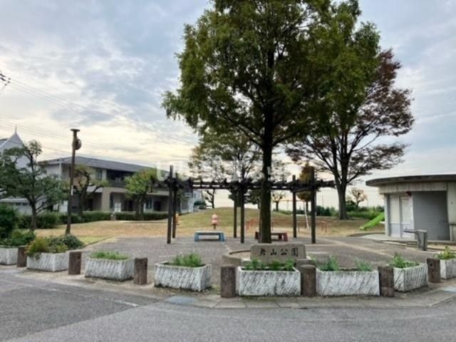 近くの公園まで794m（徒歩10分）