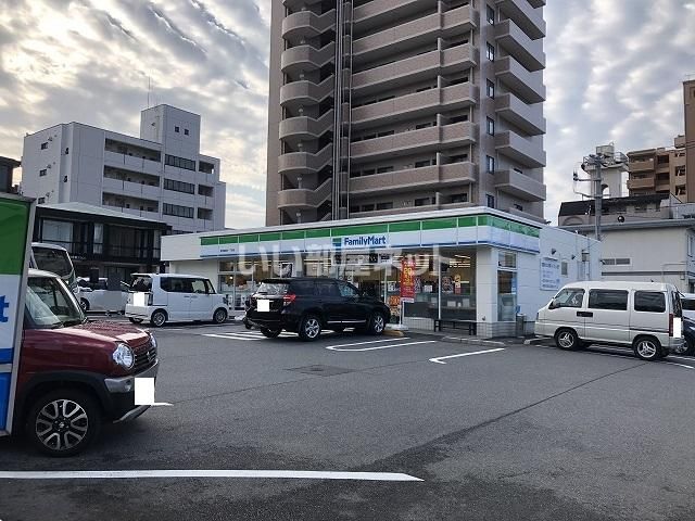 近くのファミリーマート周南梅園町一丁目店まで98m（徒歩2分）