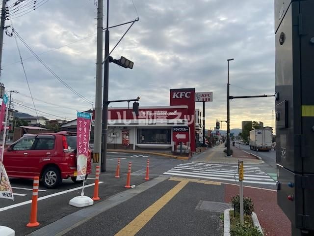 近くの飲食店まで661m（徒歩9分）