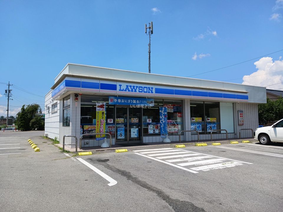 近くのローソン佐久安原店まで704m（徒歩9分）