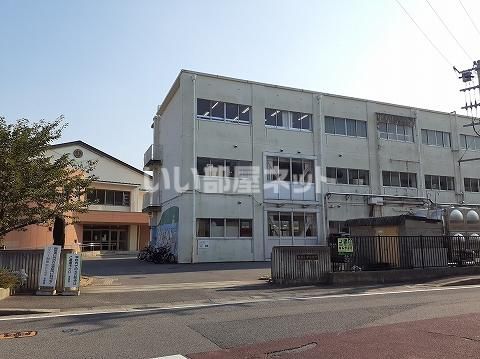 近くの小学校まで541m（徒歩7分）