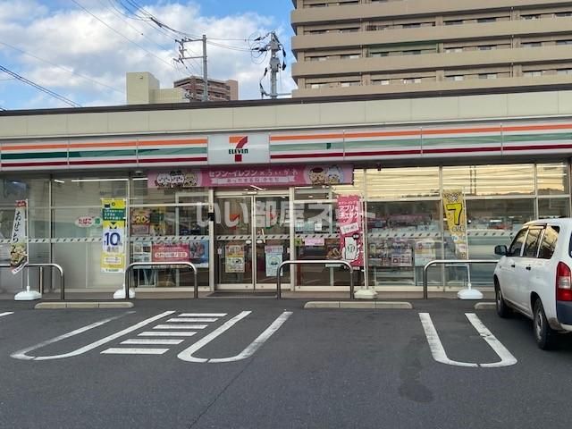 近くのセブンイレブン周南松保町店まで76m（徒歩1分）