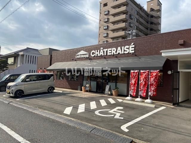 近くの飲食店まで739m（徒歩10分）