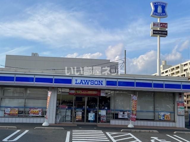 近くのコンビニまで426m（徒歩6分）