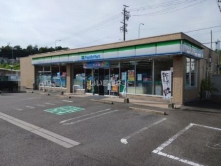 近くのファミリーマート 伊賀上野東インター店まで221m(徒歩3分)