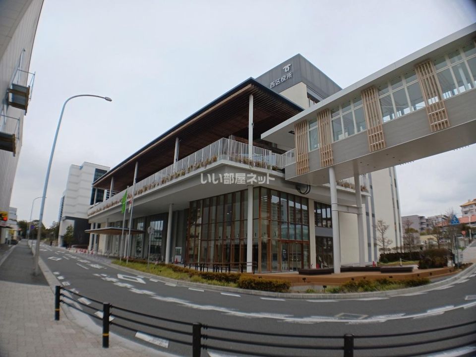 近くの役所まで509m（徒歩7分）