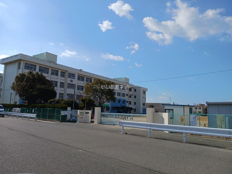近くの小学校まで660m（徒歩9分）