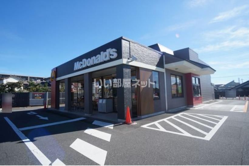 近くの飲食店まで845m（徒歩11分）