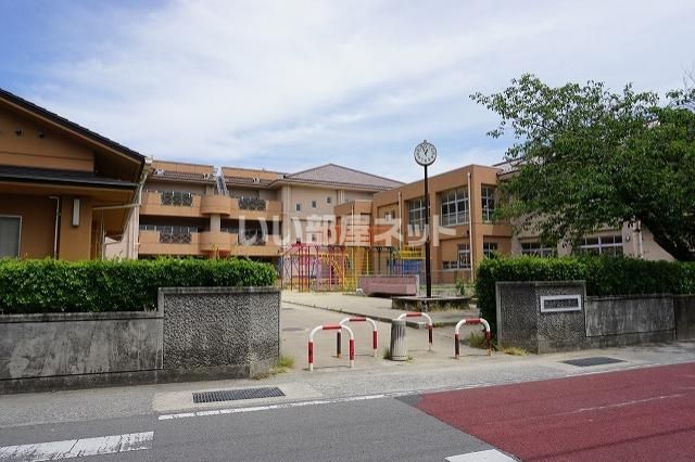 近くの小学校まで431m（徒歩6分）