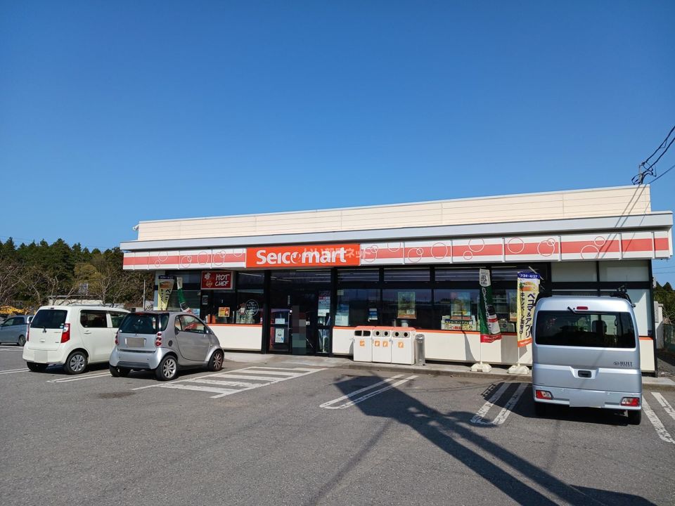近くのコンビニまで471m（徒歩6分）