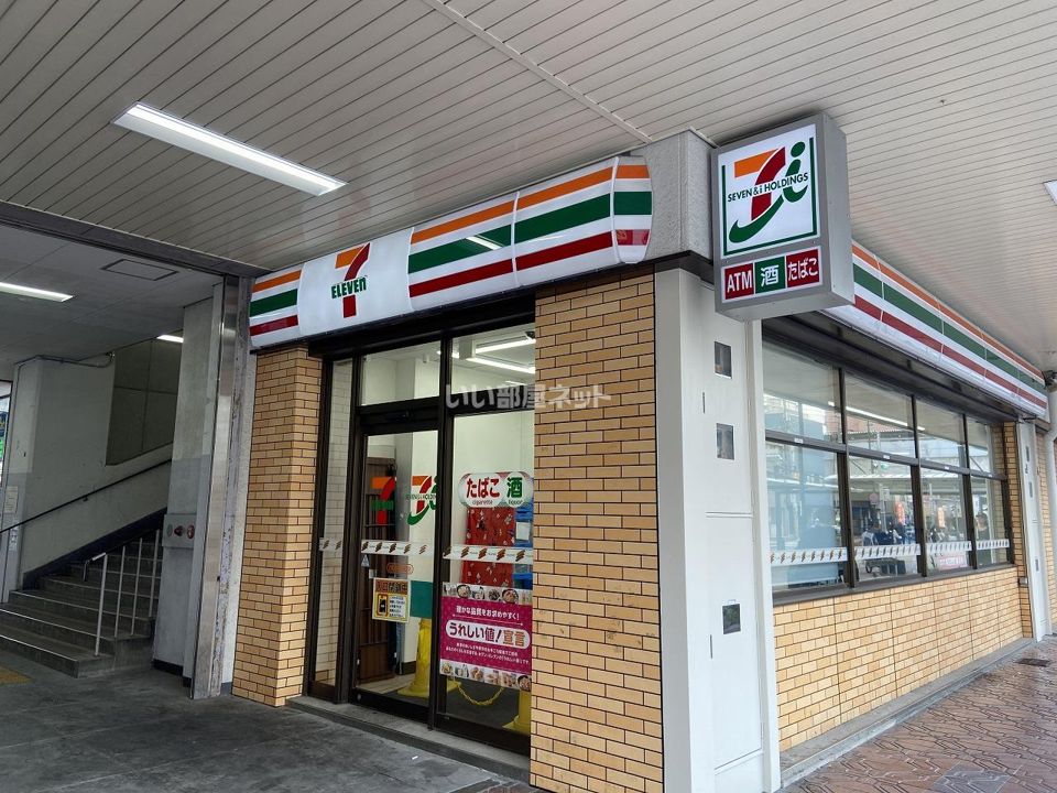 近くのコンビニまで372m（徒歩5分）