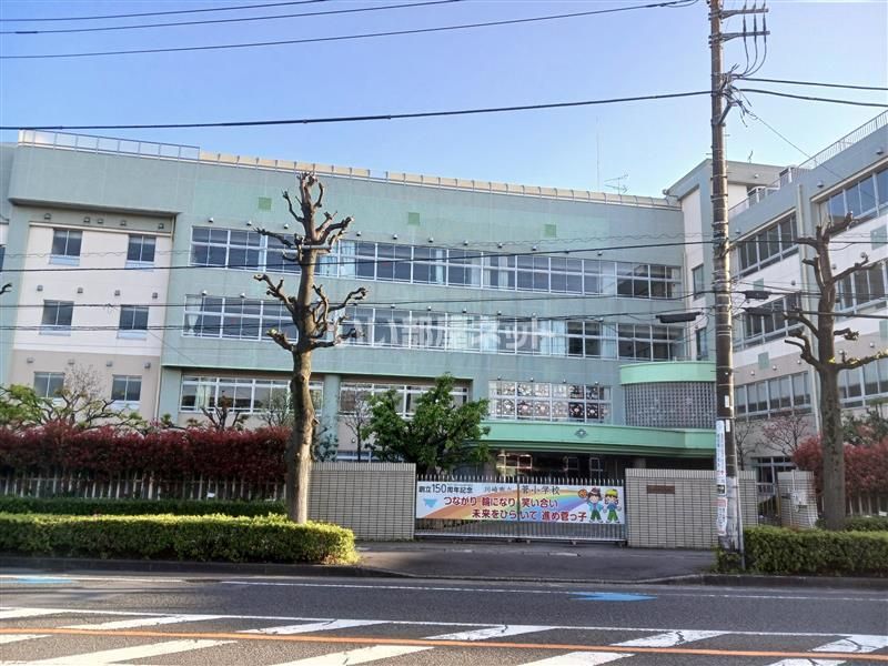 近くの小学校まで5,168m（徒歩65分）