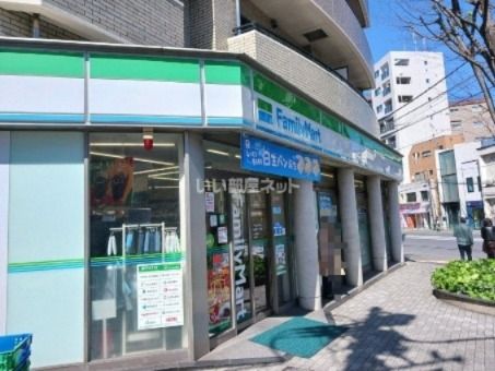 近くにファミリーマート恵比寿二丁目店あり