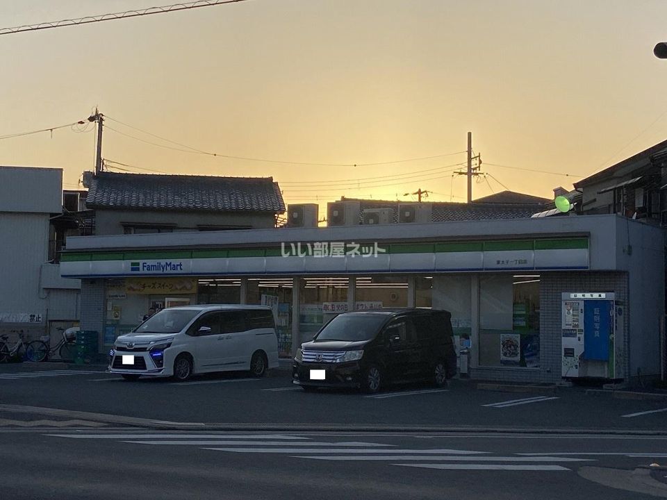 近くのコンビニまで223m（徒歩3分）