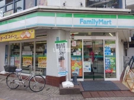 近くのコンビニまで418m（徒歩6分）