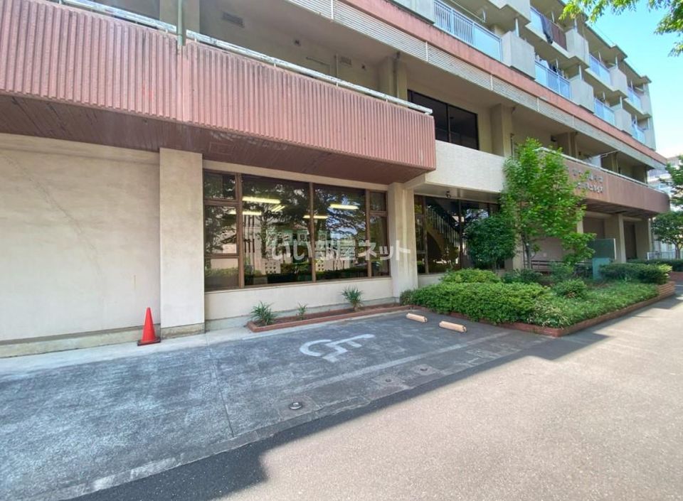 近くの図書館まで368m（徒歩5分）