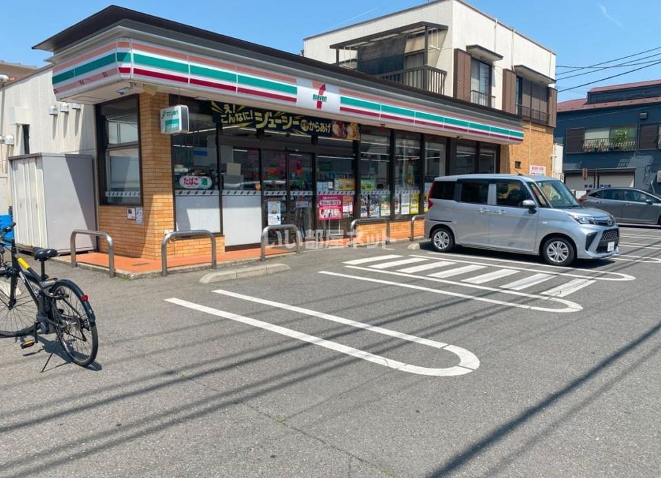 近くのコンビニまで126m（徒歩2分）