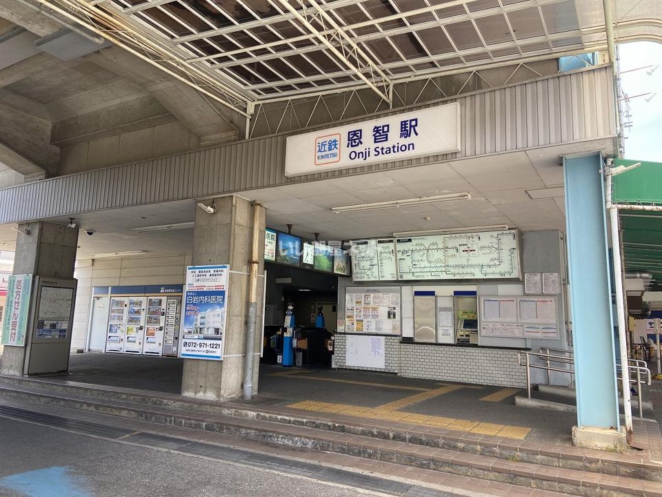 近くの施設まで402m（徒歩6分）