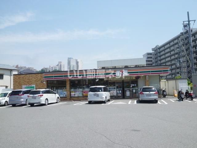 近くのコンビニまで393m（徒歩5分）