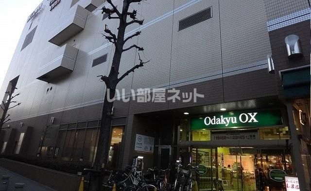 近くのスーパーまで897m（徒歩12分）