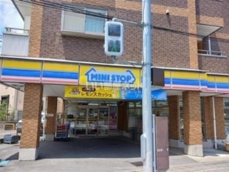 近くのコンビニまで1,426m（徒歩18分）