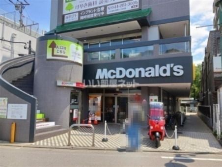 近くの飲食店まで1,048m（徒歩14分）