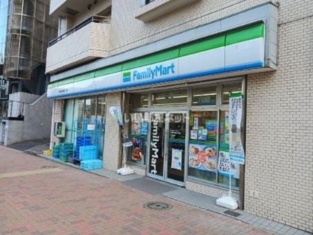 近くのコンビニまで649m（徒歩9分）