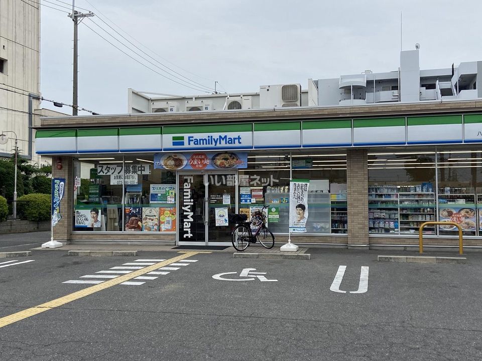 近くのファミリーマート 八尾南小阪合町店まで199m（徒歩3分）