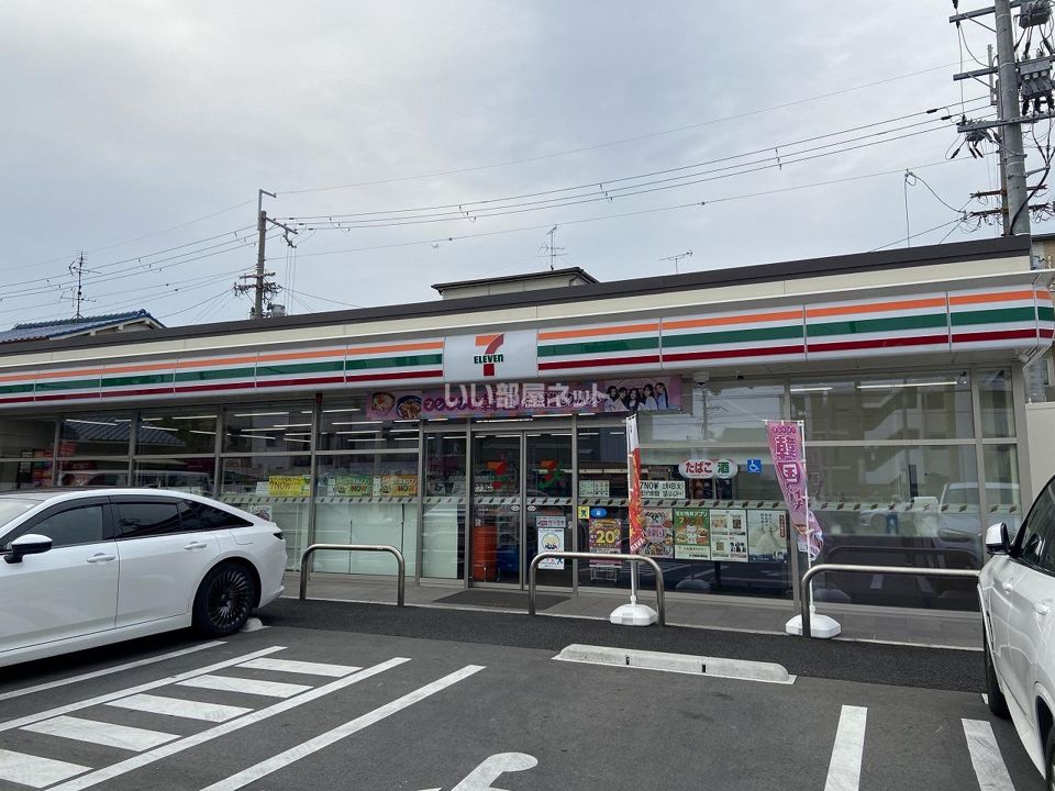 近くのセブンイレブン 八尾小阪合町4丁目店まで897m（徒歩12分）