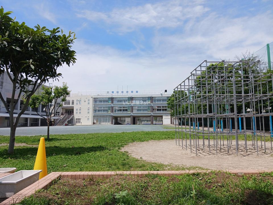 近くの小学校まで3,719m（徒歩47分）