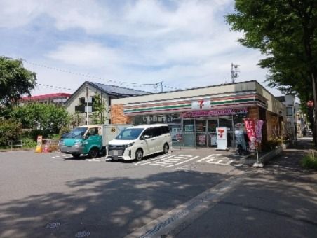 近くのセブンイレブン世田谷北烏山３丁目店まで1,518m（徒歩19分）
