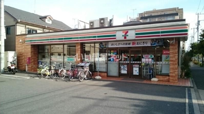 近くのコンビニまで369m（徒歩5分）