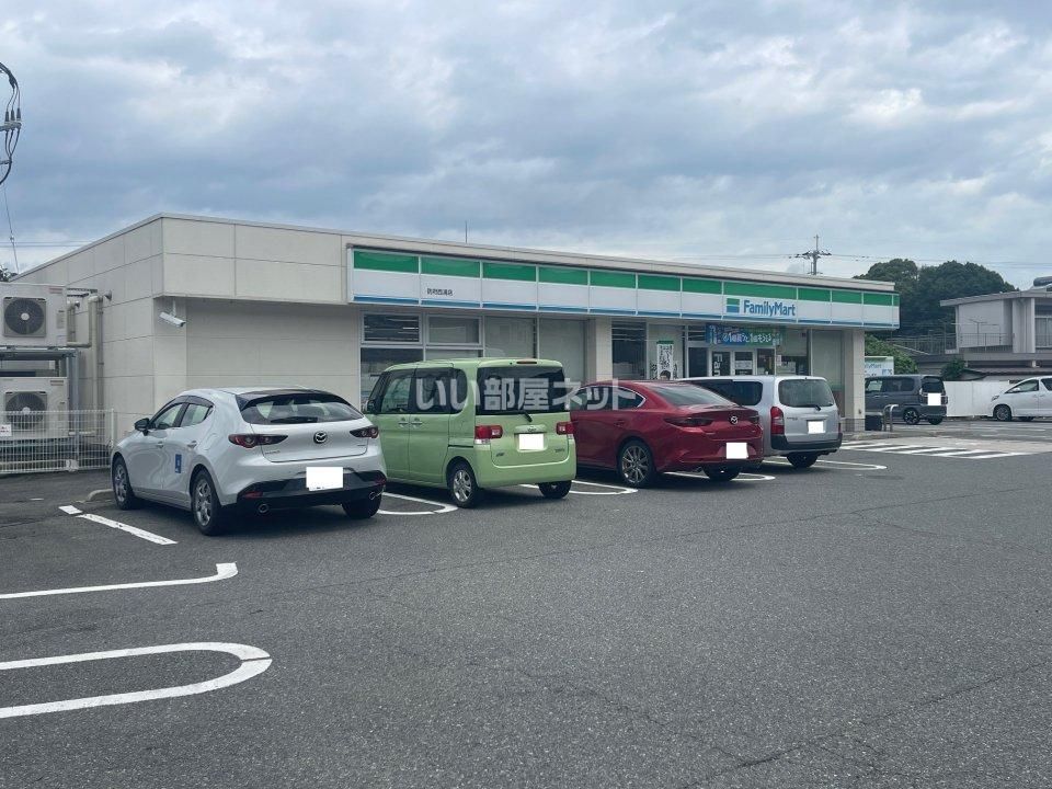 近くのファミリーマート防府西浦店まで1,986m（徒歩25分）