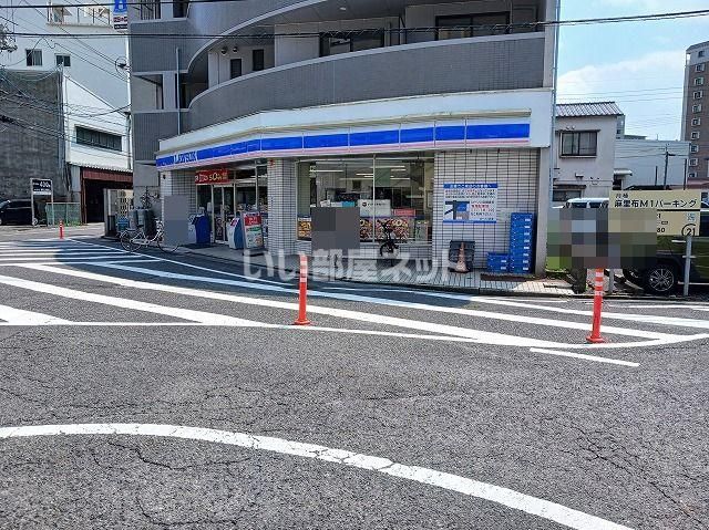 近くのローソン 岩国駅前店まで27m（徒歩1分）