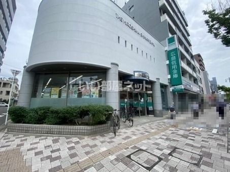 近くの銀行まで330m（徒歩5分）