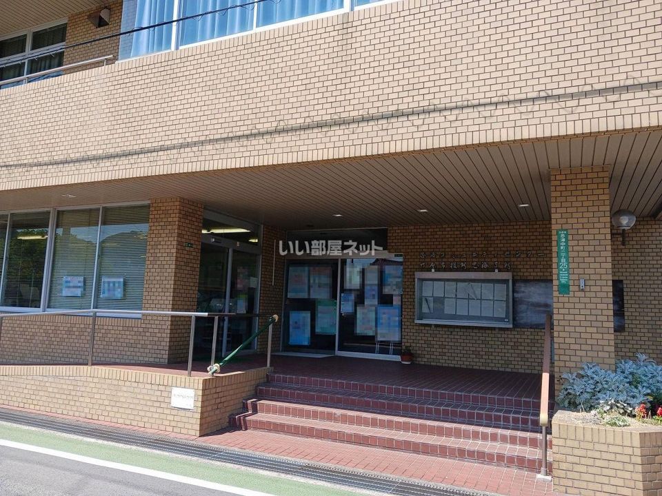 近くの役所まで1,383m（徒歩18分）