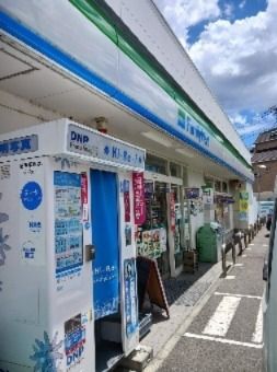 近くのコンビニまで986m（徒歩13分）