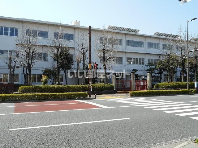 近くの福島小学校まで599m（徒歩8分）