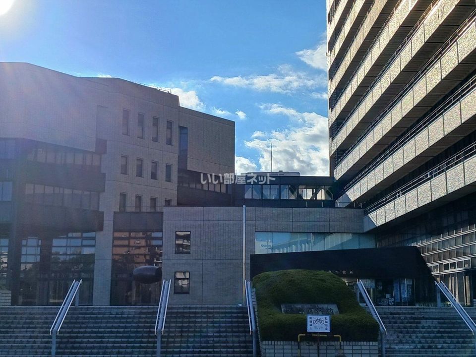 近くの徳島市役所まで813m（徒歩11分）