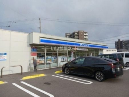 近くのローソン 南田宮１丁目店まで977m（徒歩13分）