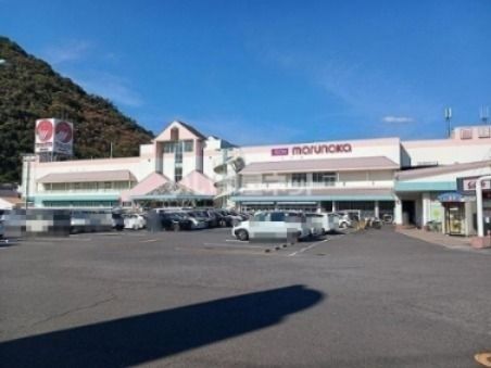 近くのマルナカ 栗林南店まで697m(徒歩9分)