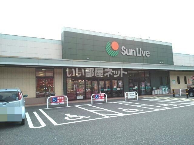 近くのサンリブさいきまで2,017m（徒歩26分）