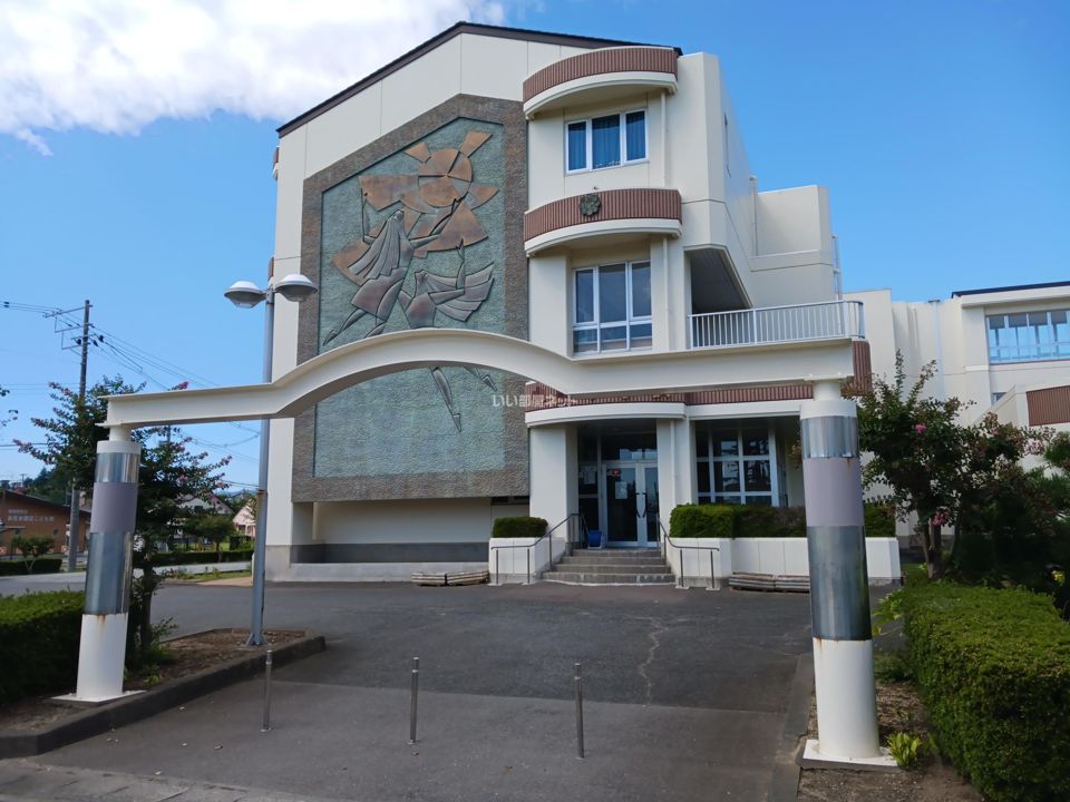 近くの南相馬市立小高小学校まで366m（徒歩5分）