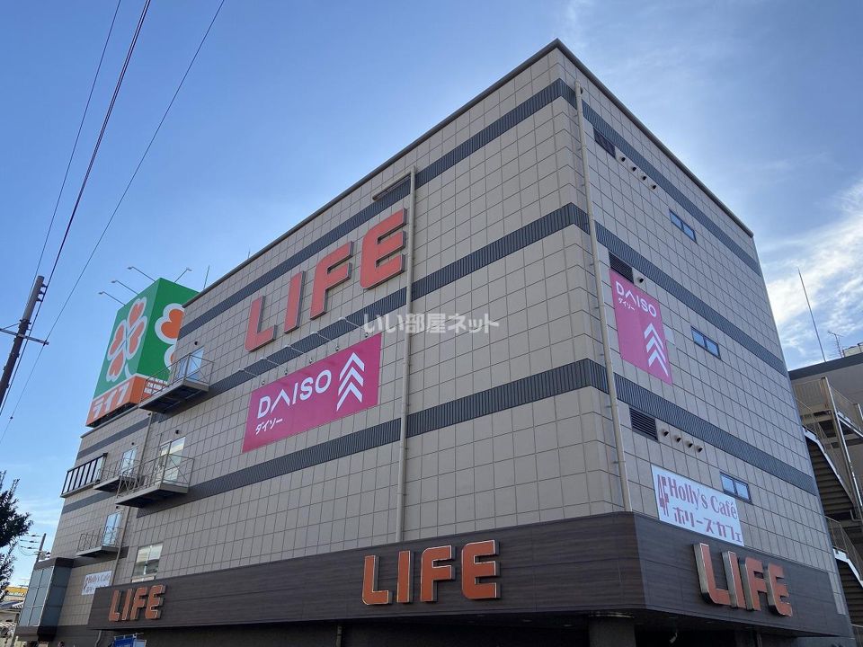 近くのライフ巽店まで297m（徒歩4分）