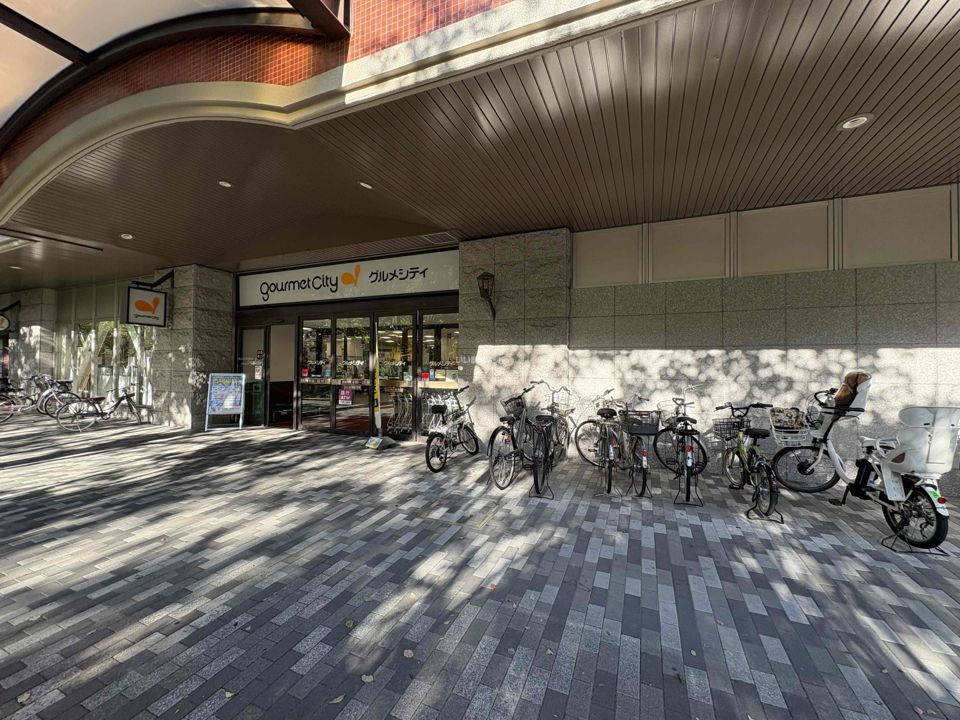 近くのグルメシティ　ポートアイランド店まで910m（徒歩12分）
