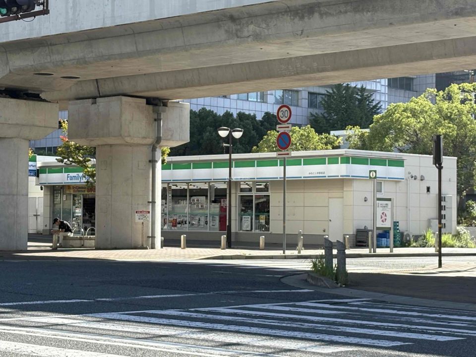 近くのファミリーマート　みなとじま駅前店まで919m（徒歩12分）