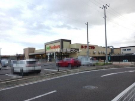 近くのヨークベニマル原町店まで1,373m(徒歩18分)